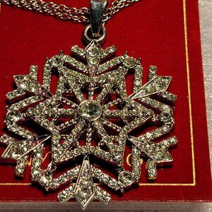 Snowflake Necklace NWT $29.50 Silvertone withCrystal Sparkle